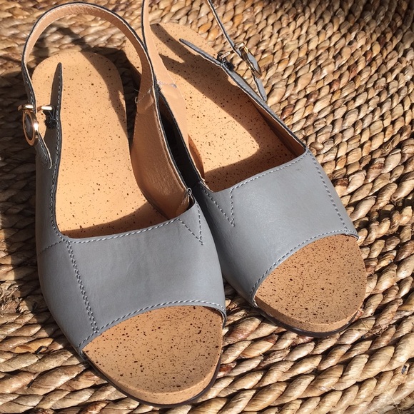 Gray sandals - Picture 2 of 3